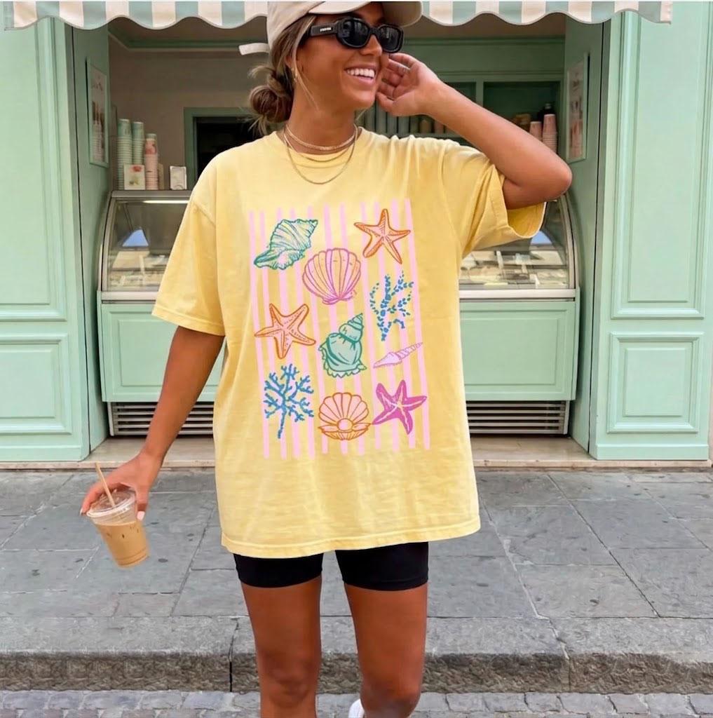 Coastal Seashell Striped Graphic Oversized T-Shirt for Women Preppy Beachy Coastal Aesthetic Mint Green Blend Top With Pink Stripes Summer Vacation Ocean Core Starfish Coral Marine Girls VSCO Trendy Casual Tee 2