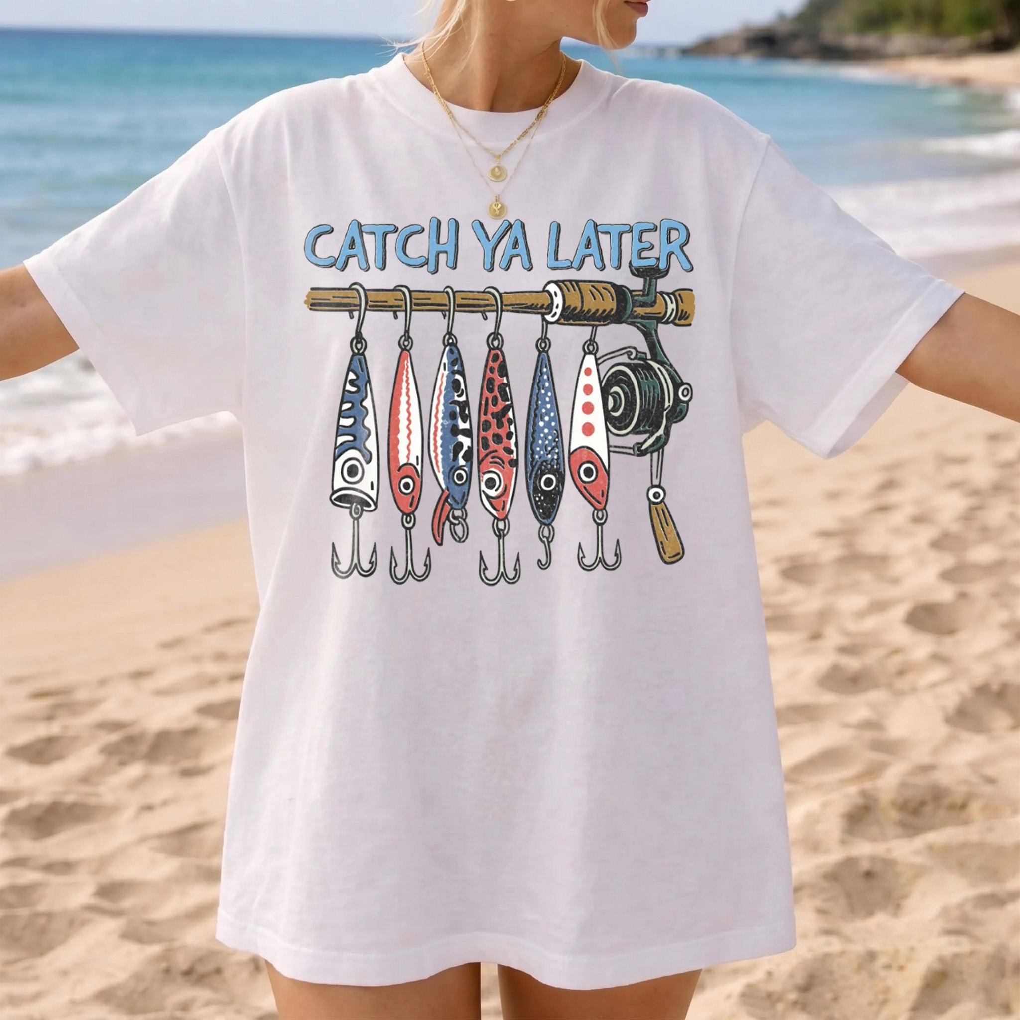 Catch Ya Later Fishing T-Shirt Funny Fishing Lures Graphic Tee Retro Fisherman Gifted Trendy Summer Beach Shirt Oversized Aesthetic Cute Outdoor Fish T-Shirt for Women Lake Day Outfit 4