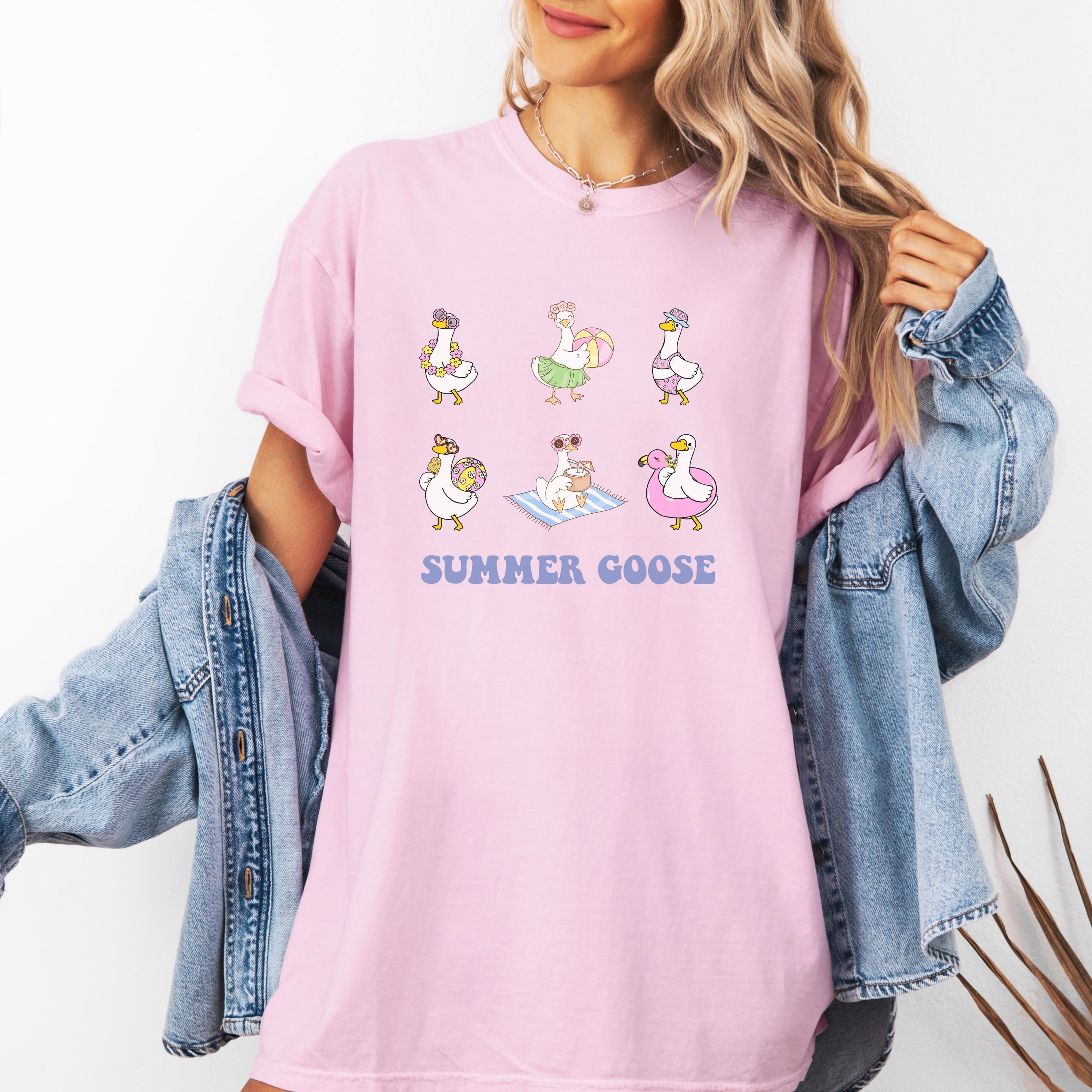 Summer Goose Shirt Funny Beach Goose Graphic Tee Cute Vacation Bird T Shirt Coastal Summer Outfit Women Beach Trip Shirt Lake Day Tee Seagull Lover Gift Pool Party Vacation Aesthetic Top 4