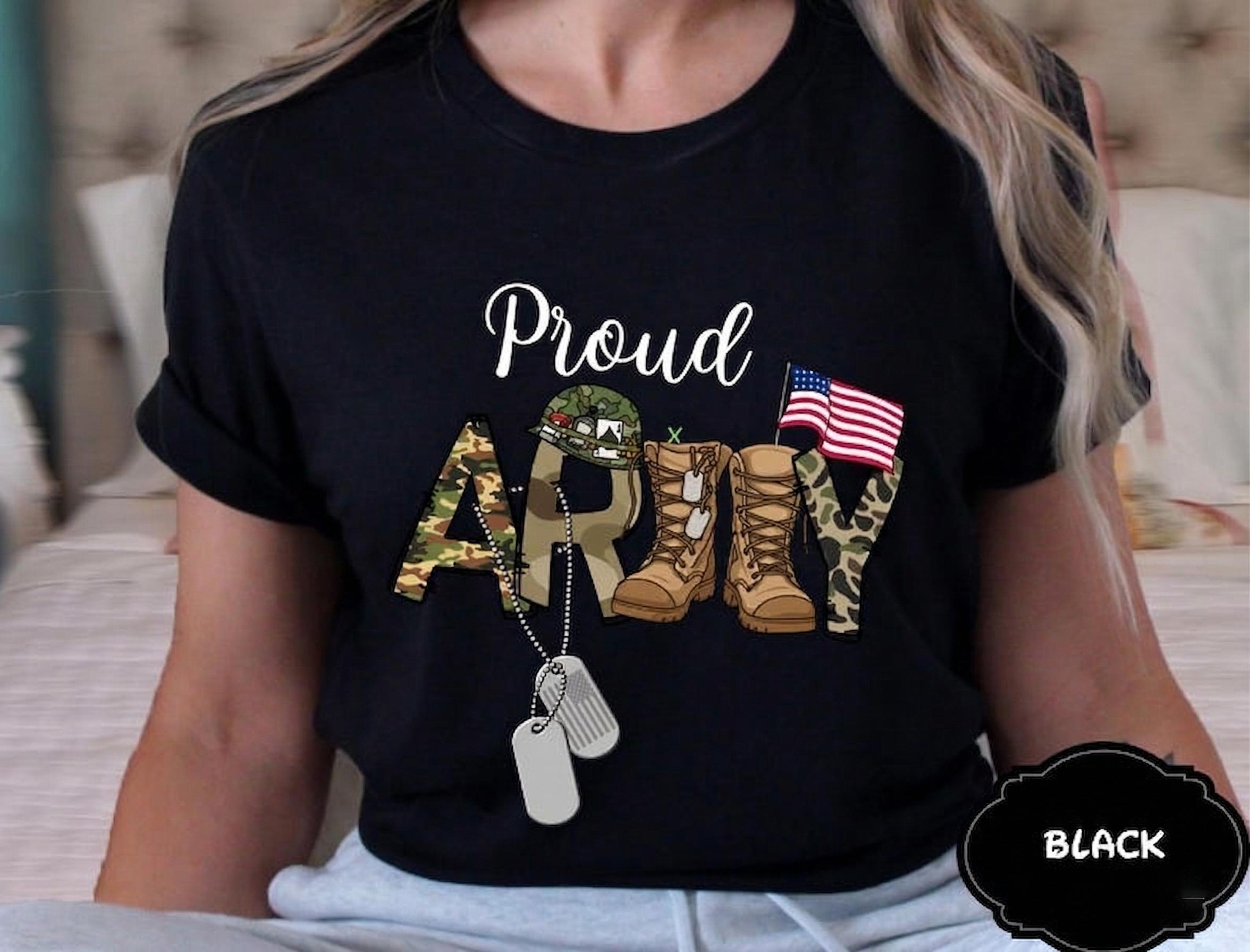 Proud Army Mom Graphic Print Short Sleeve Summer T-Shirt For Women And Mothers Patriotic Casual Military Support Camo Aesthetic White Cotton Blend Graphic Tee With US Flag Combat Boots Dog Tags Military Pride Apparel Top 2