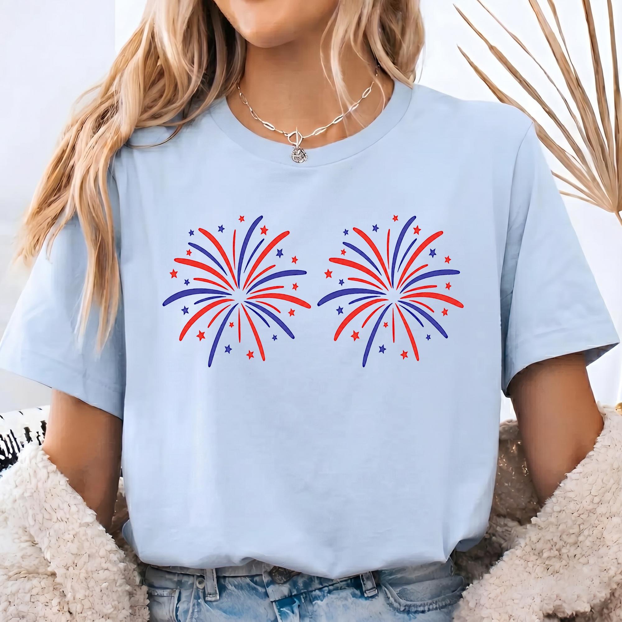 Just Here For The Fireworks Graphic Tee Couples Matching T-Shirts 4th of July Top Men Women Adult Patriotic Retro Distressed Summer Casual Funny Black White Red Blue Soft Cotton Blend USA 250th Independence Day Celebration Holiday Apparel fathe 3