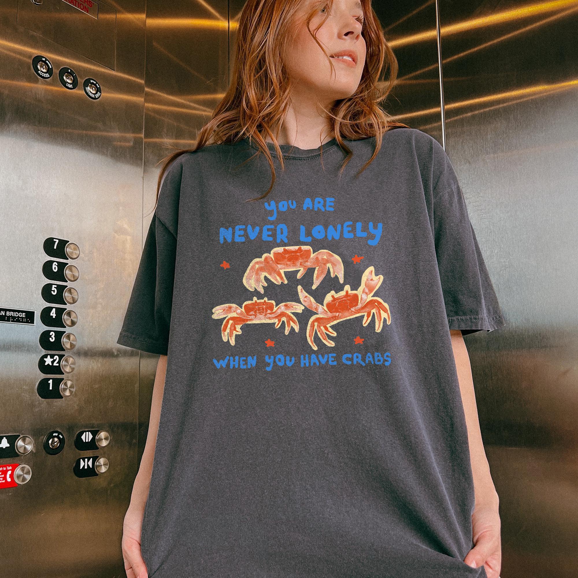 You Are Never Lonely When You Have Crabs Graphic Summer T-Shirt Unisex Funny Dad Joke Apparel Retro Vintage Aesthetic Cream Heavyweight Cotton Loose Tee Top Novelty Gag Gift Ugly Shirt For White Elephant Exchange Gifts Idea 2