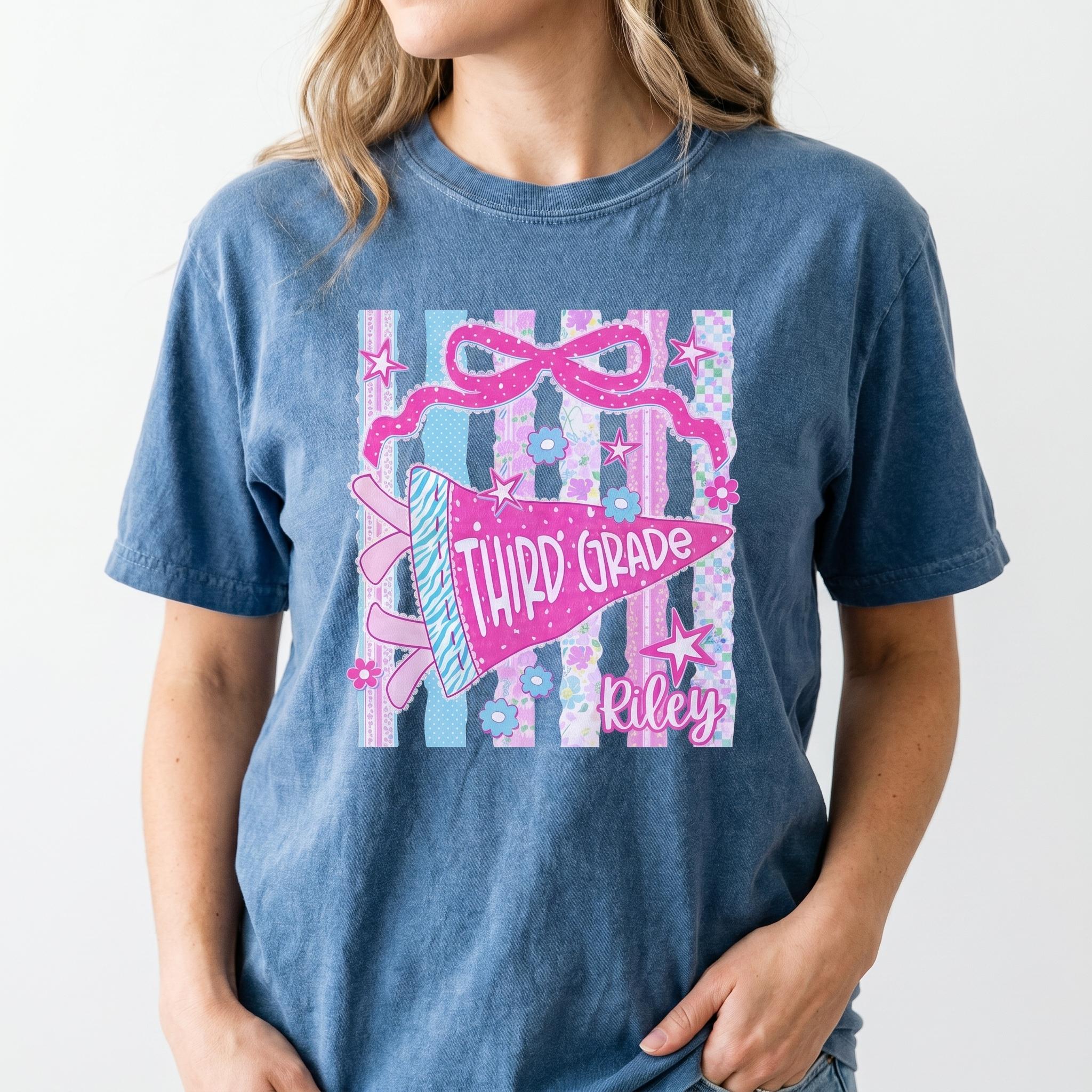 Personalized Third Grade Pennant T-Shirt for Girls Preppy Coquette Pink Bow Back to School Custom Name Comfort Colors Cotton Tee Soft Girl Aesthetic First Day of School 3rd Grade Student Vintage Wash Graphic Shirt 4
