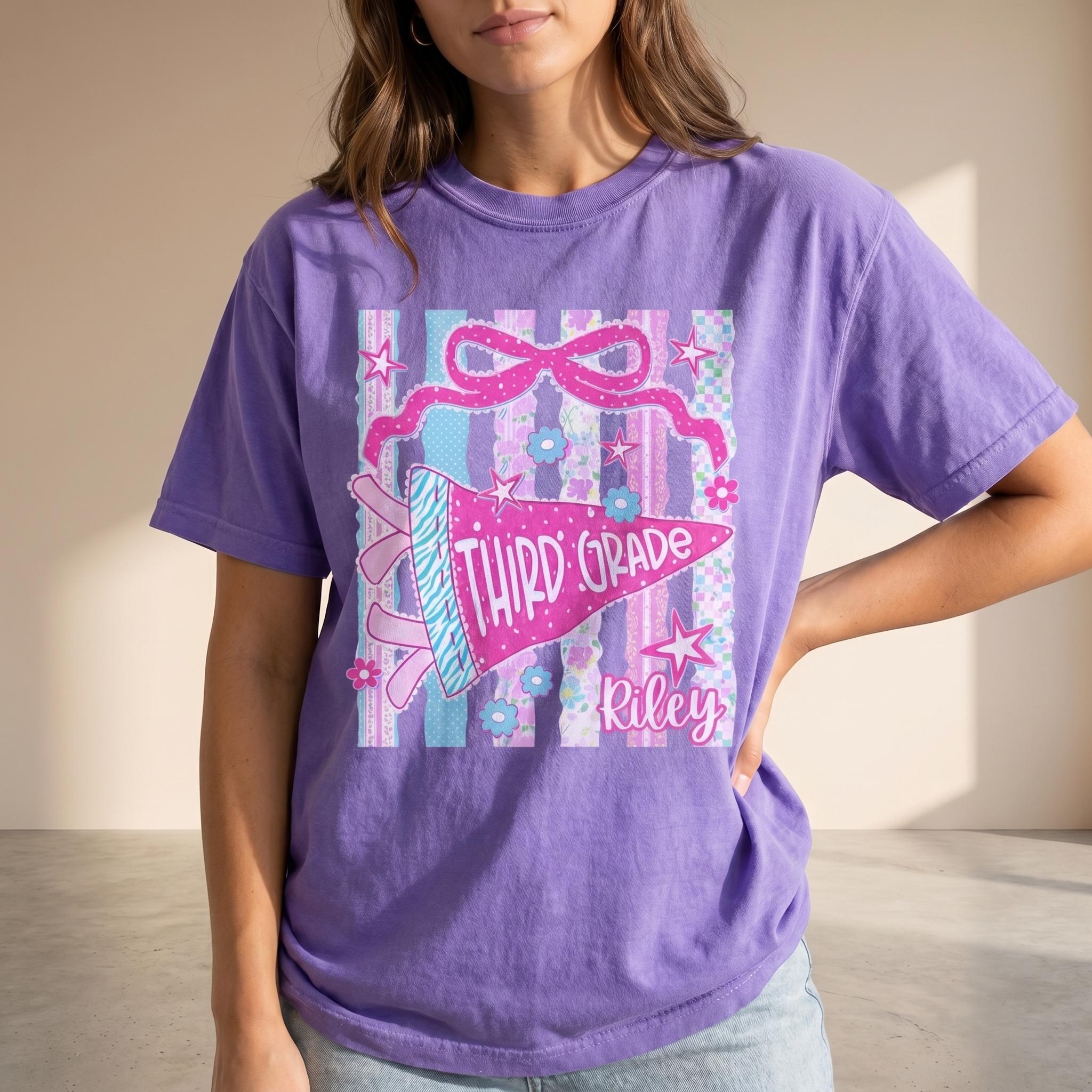 Personalized Third Grade Pennant T-Shirt for Girls Preppy Coquette Pink Bow Back to School Custom Name Comfort Colors Cotton Tee Soft Girl Aesthetic First Day of School 3rd Grade Student Vintage Wash Graphic Shirt 2