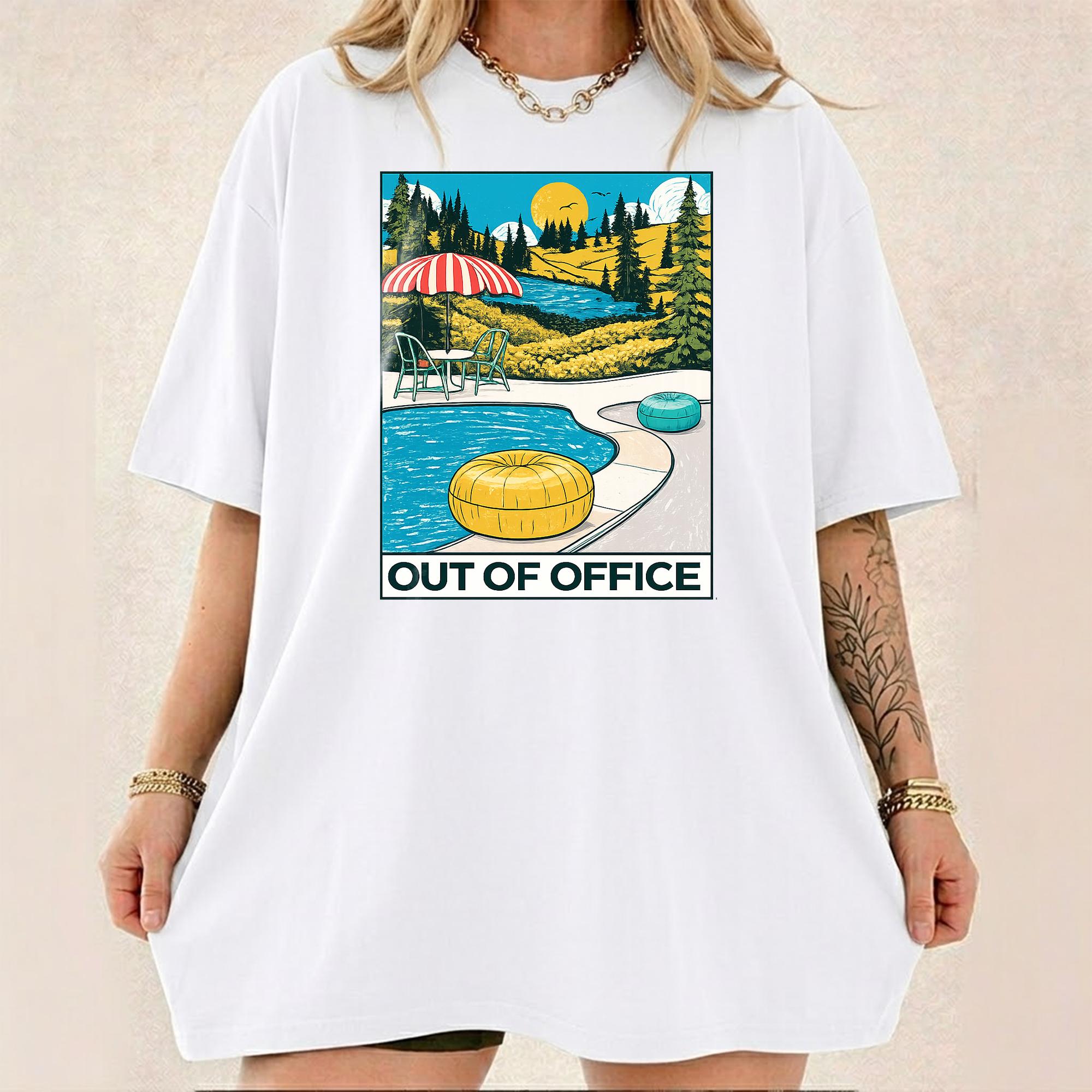 Women's Out of Office Vacation Graphic T-Shirt Crew Neck Lightweight Oversized Cotton Top, Retro Summer Aesthetic Vintage Travel Vibe, Preppy White Viral TikTok Fashion Streetwear Casual Daily Outfit Essential Tee for Women 2