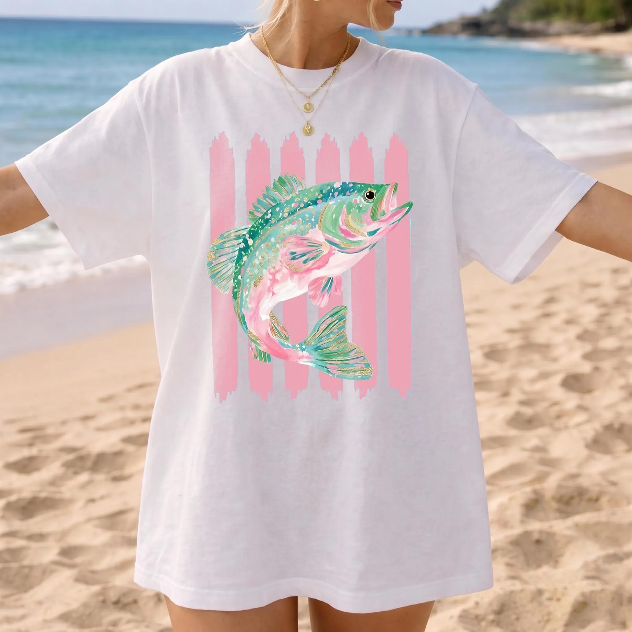 Colorful Preppy Bass Fish Graphic T-Shirt for Women Outdoorsy Glam Oversized Summer Lake Life Cotton Tee Coastal Preppy Girls Fish Too Fishing Vacation Top Faux Glitter Retro Boat Day Bass Fishing Apparel 2