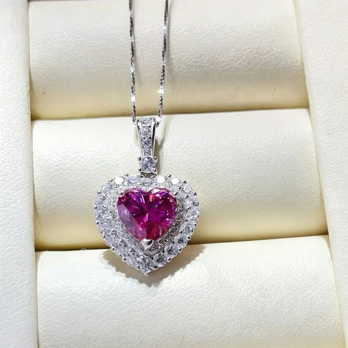 1 Carat 925 Sterling Silver Moissanite Necklace 4