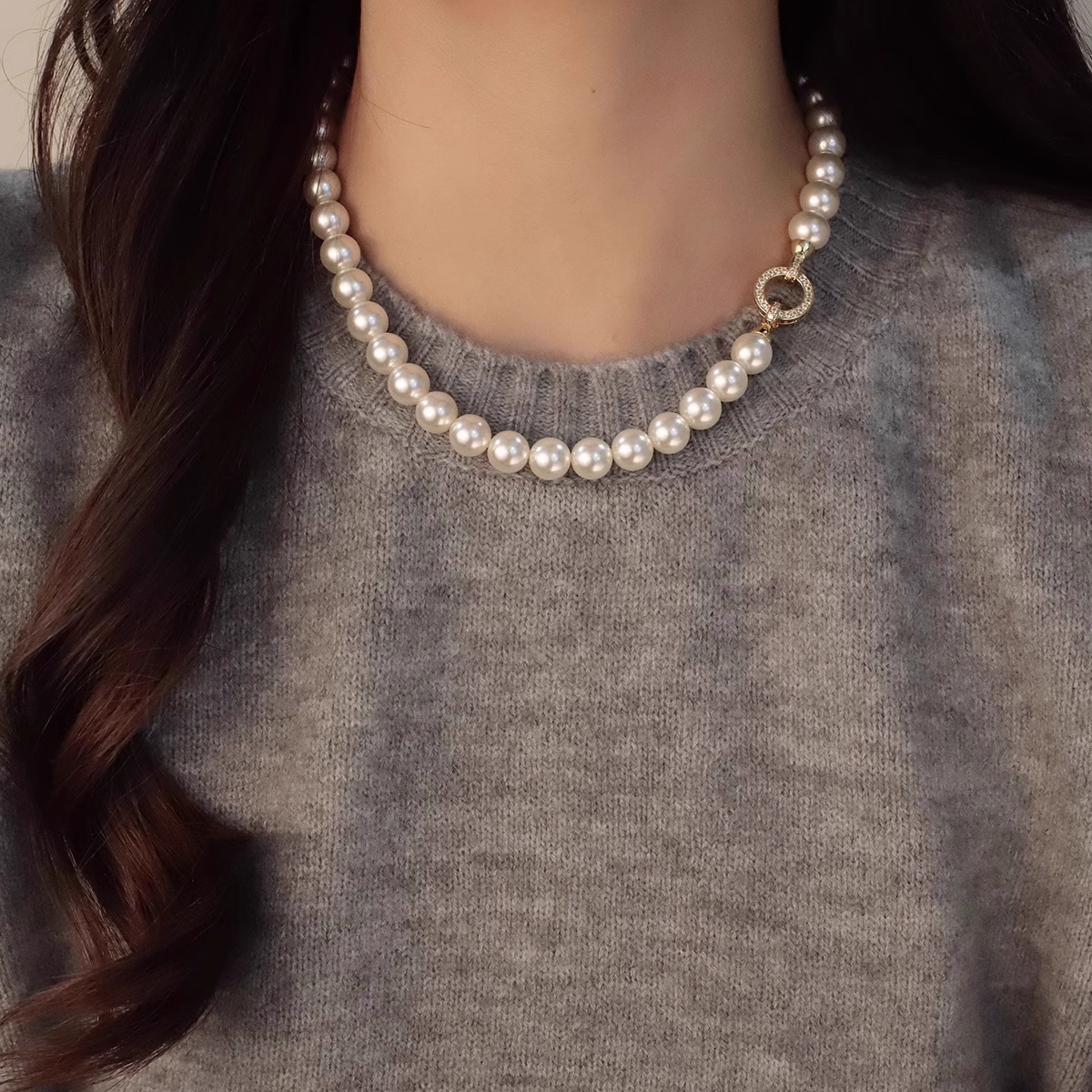 Pearl Necklace with Interlocking Clasp 3