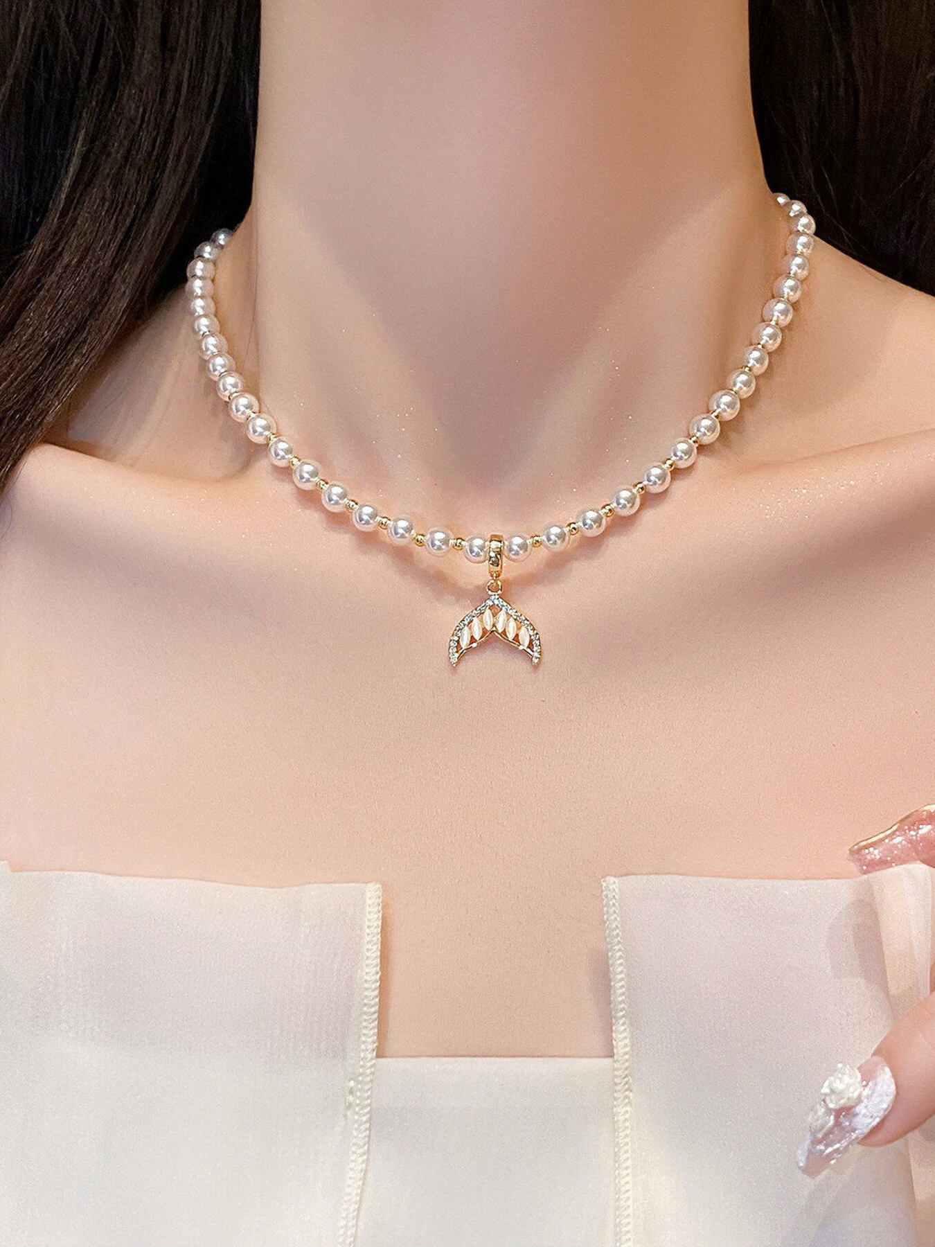 Pearl Mermaid Tail Pendant Necklace 3