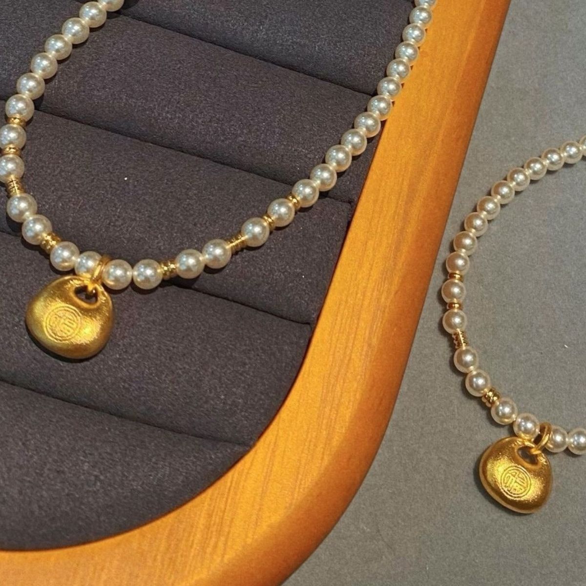 Pearl Necklace with Golden Pendant 3