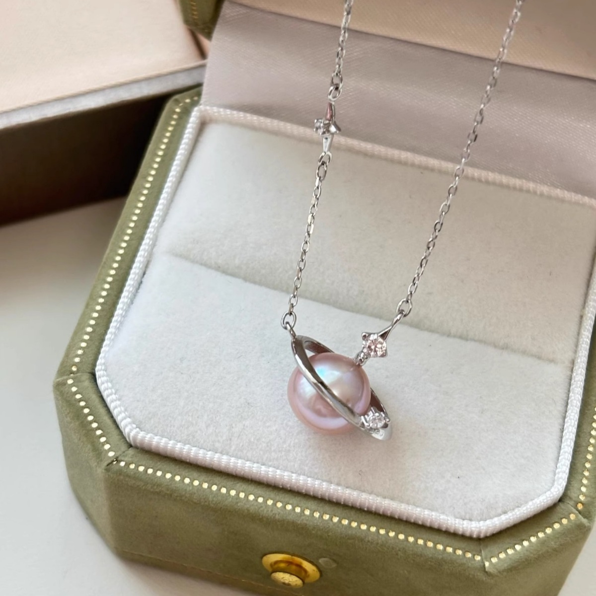 Planet Pearl Pendant Necklace 4
