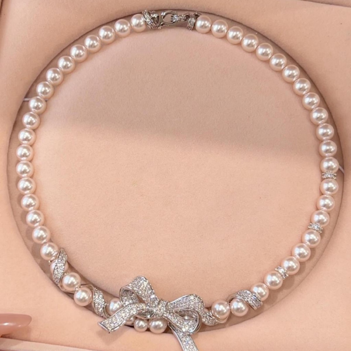 Pearl Necklace with Bow Pendant 4