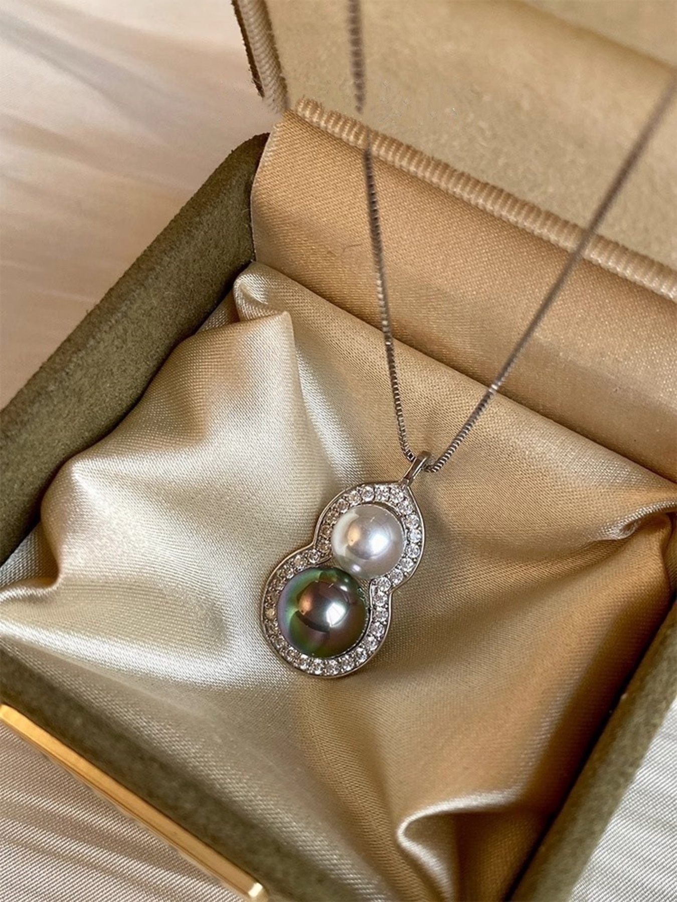 Gourd Pendant Necklace 3