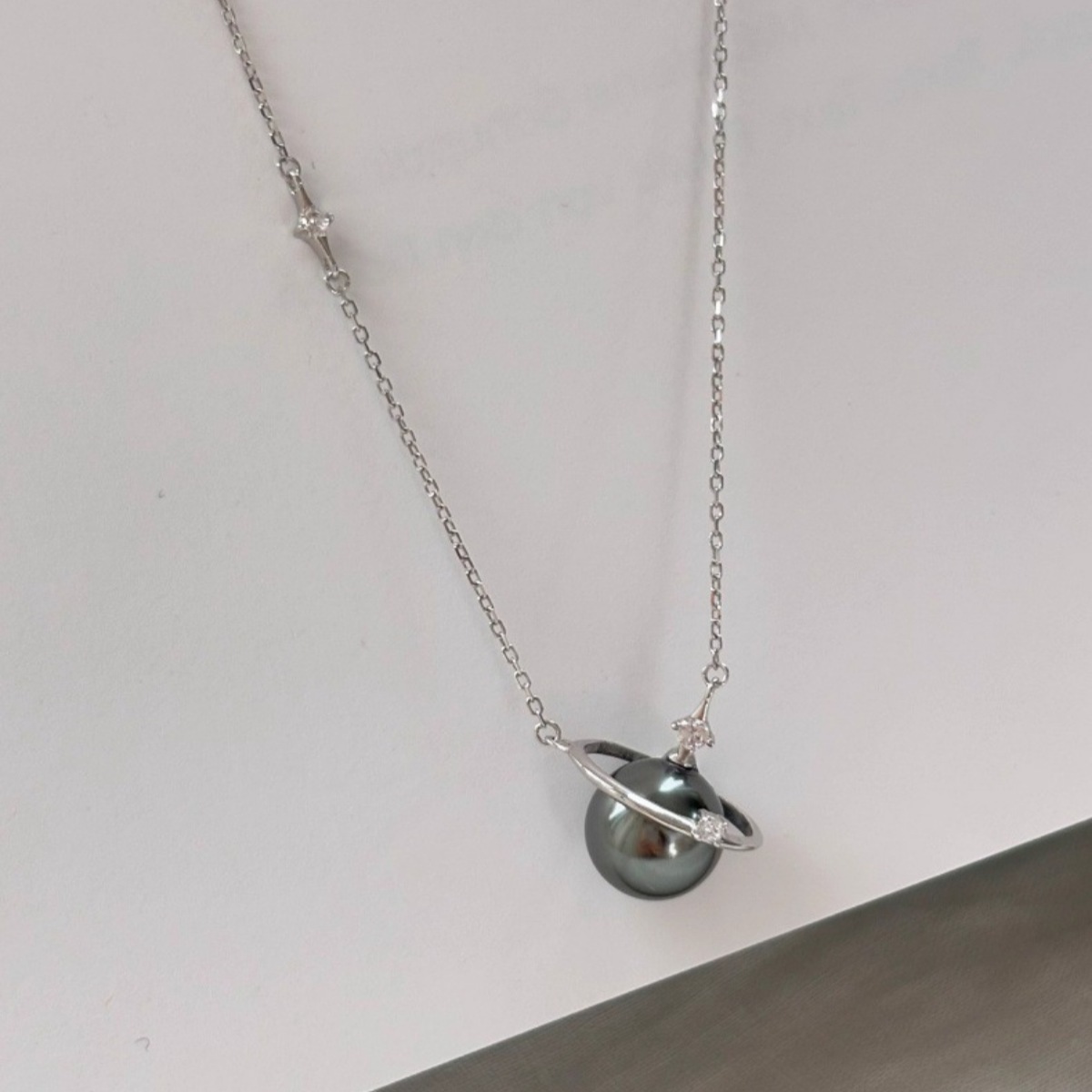 Planet Pearl Pendant Necklace 2