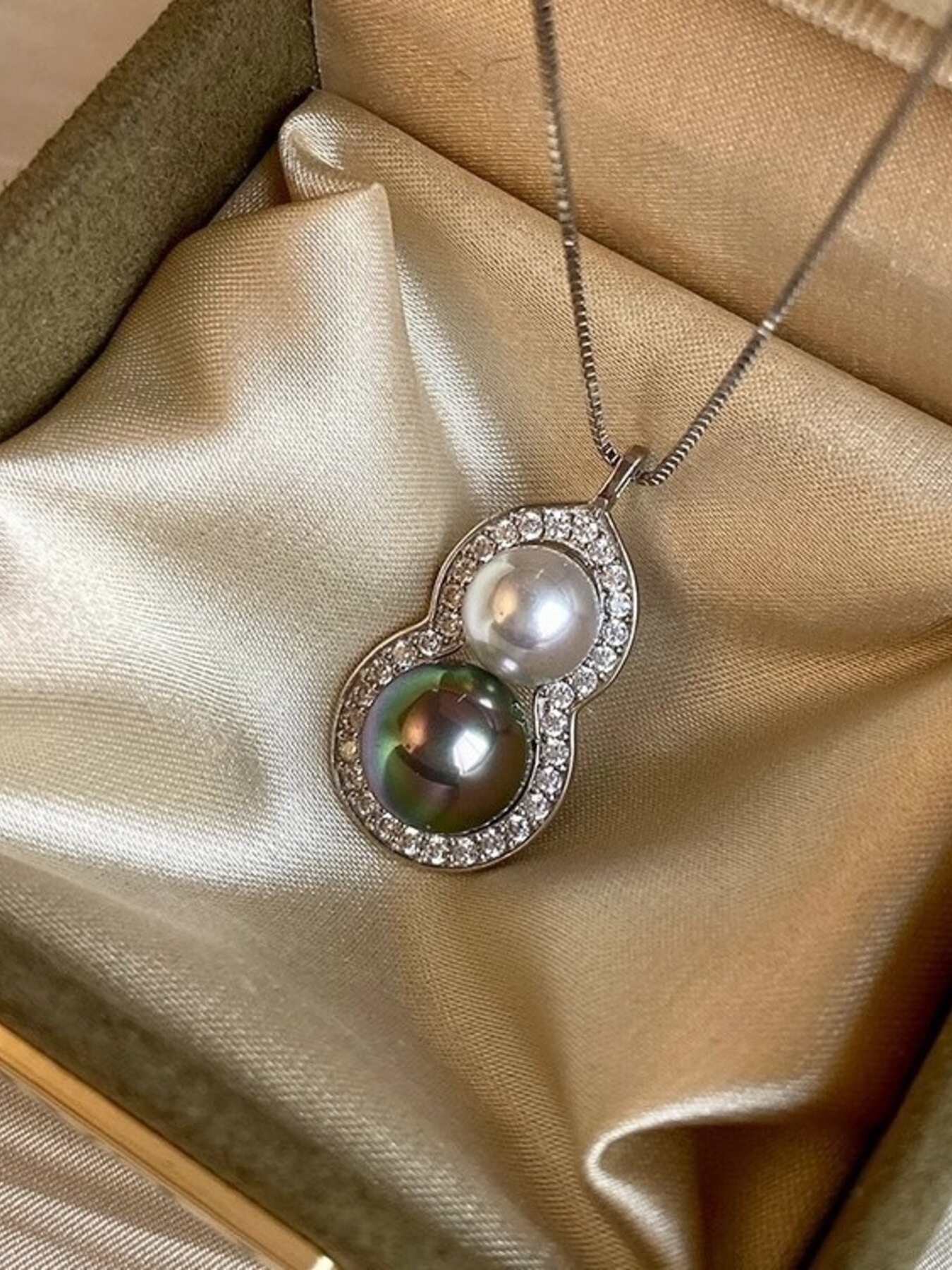 Gourd Pendant Necklace 2