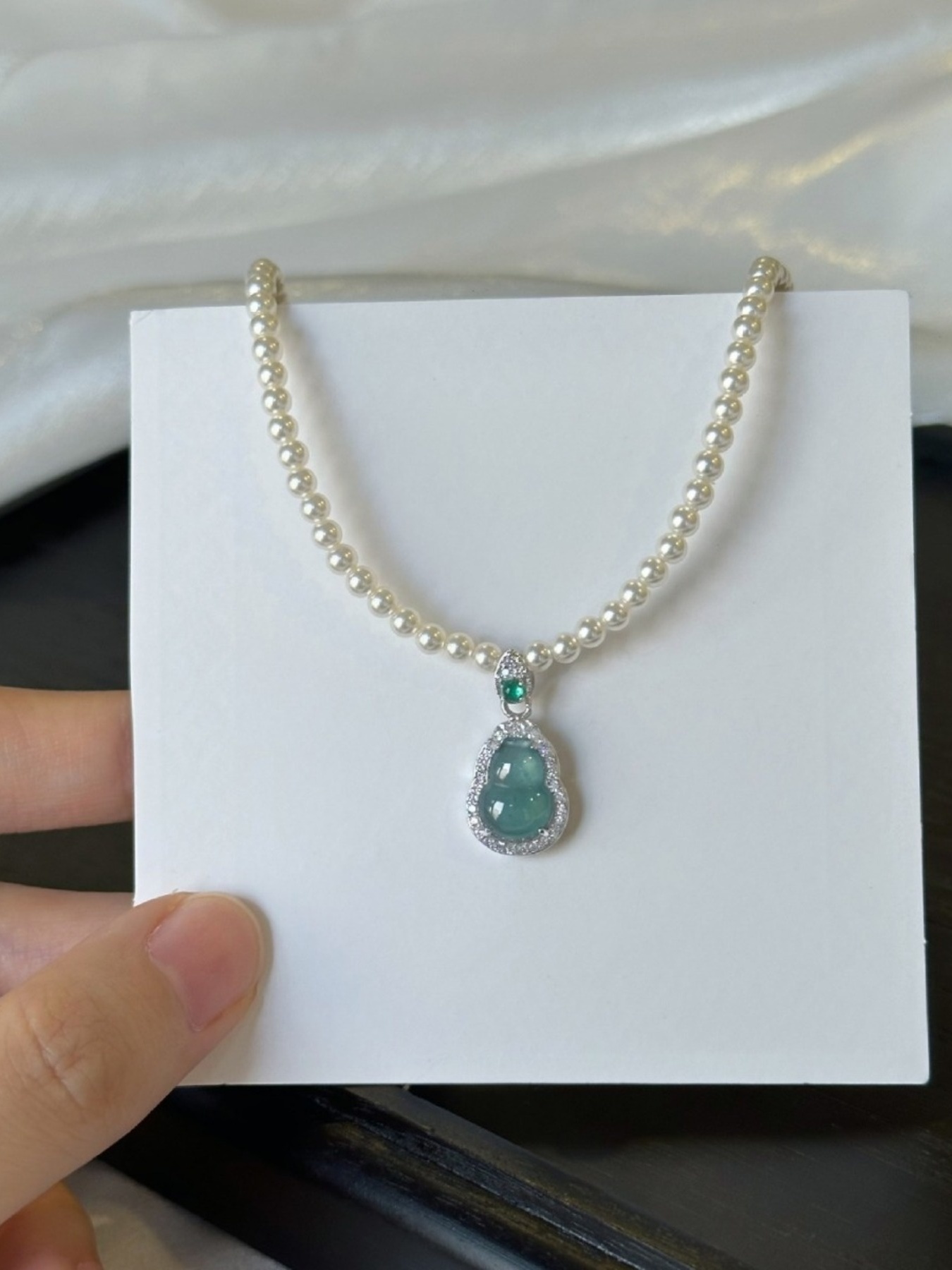 Gourd Pendant Pearl Necklace 3