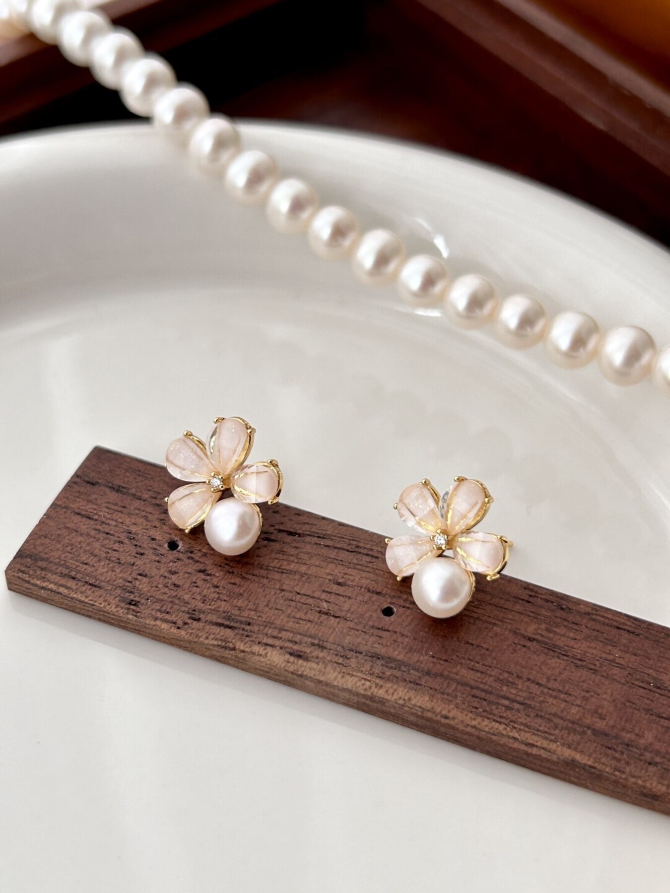 Floral Pearl Stud Earrings 3