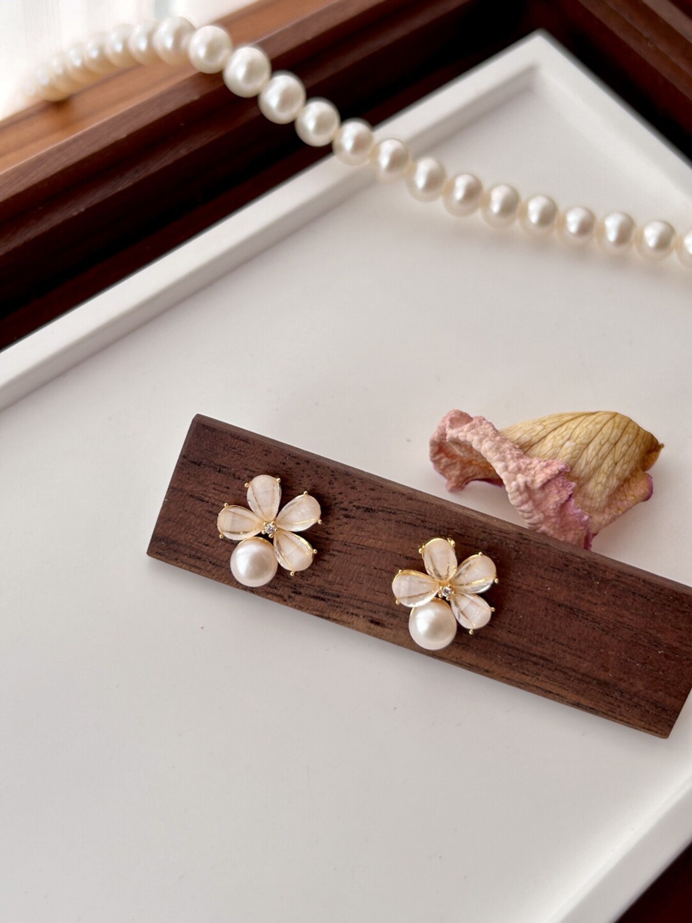 Floral Pearl Stud Earrings 4
