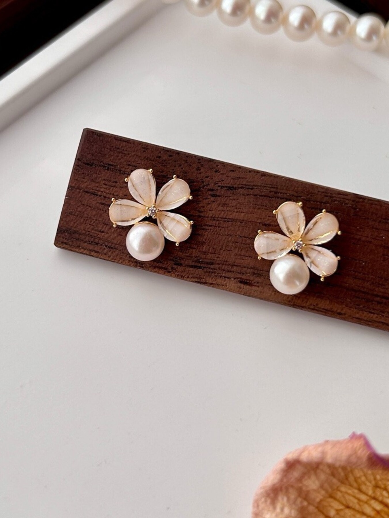 Floral Pearl Stud Earrings 2