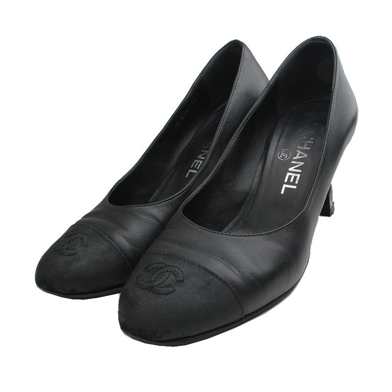 CHANEL Black Lambskin Captoe Pumps 37C SKU12345
