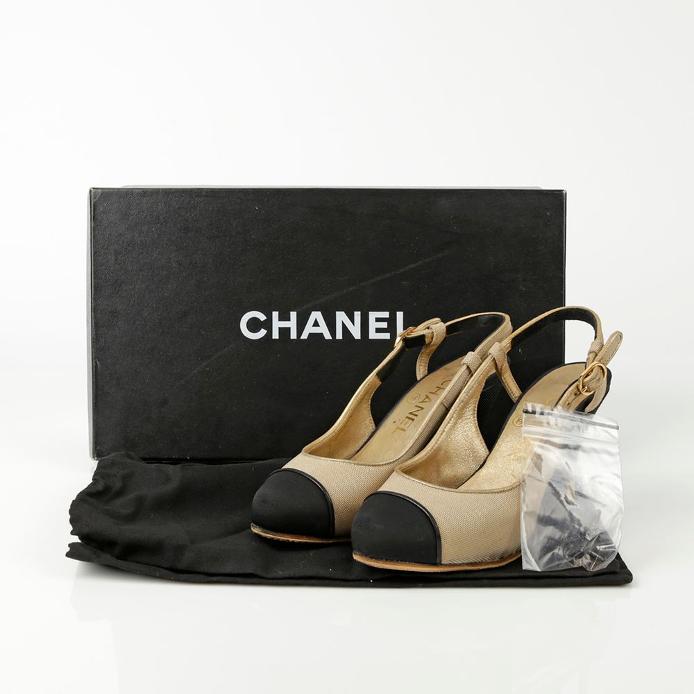 CHANEL Cap Toe Two-Tone Pumps - Size 34.5 G28124