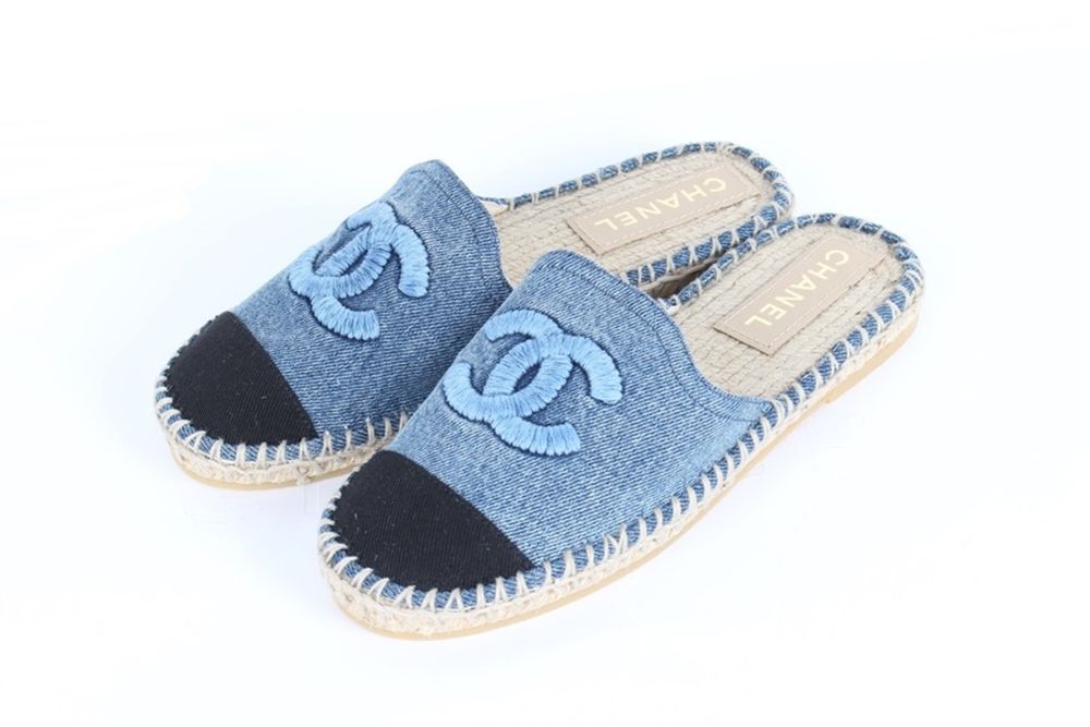 CHANEL Espadrille Mule with CC Logo - Size 37