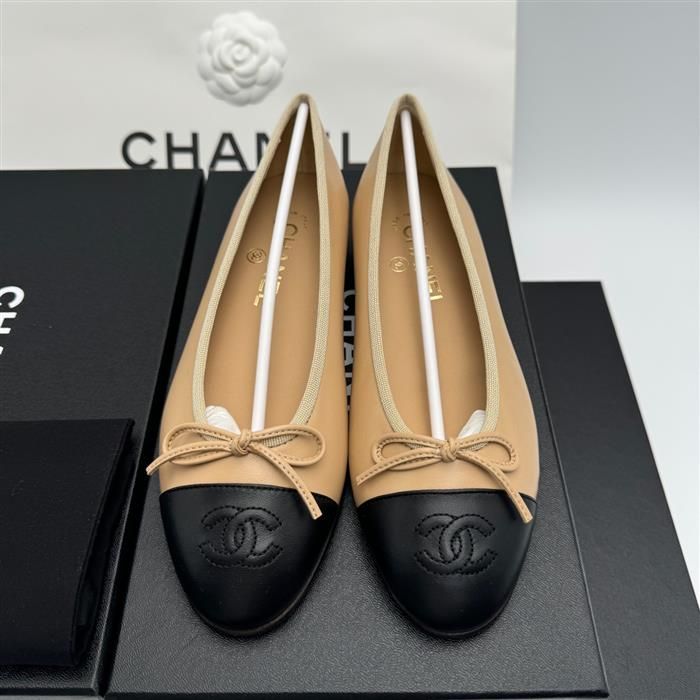 CHANEL Two-Tone Lambskin Women's Ballet Flats Beige G02819