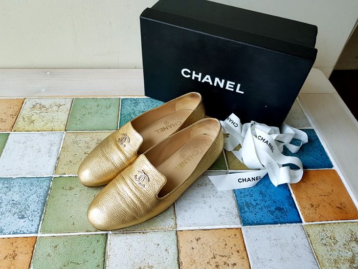 CHANEL Women's Gold Loafer Flat Size 38 - SKU