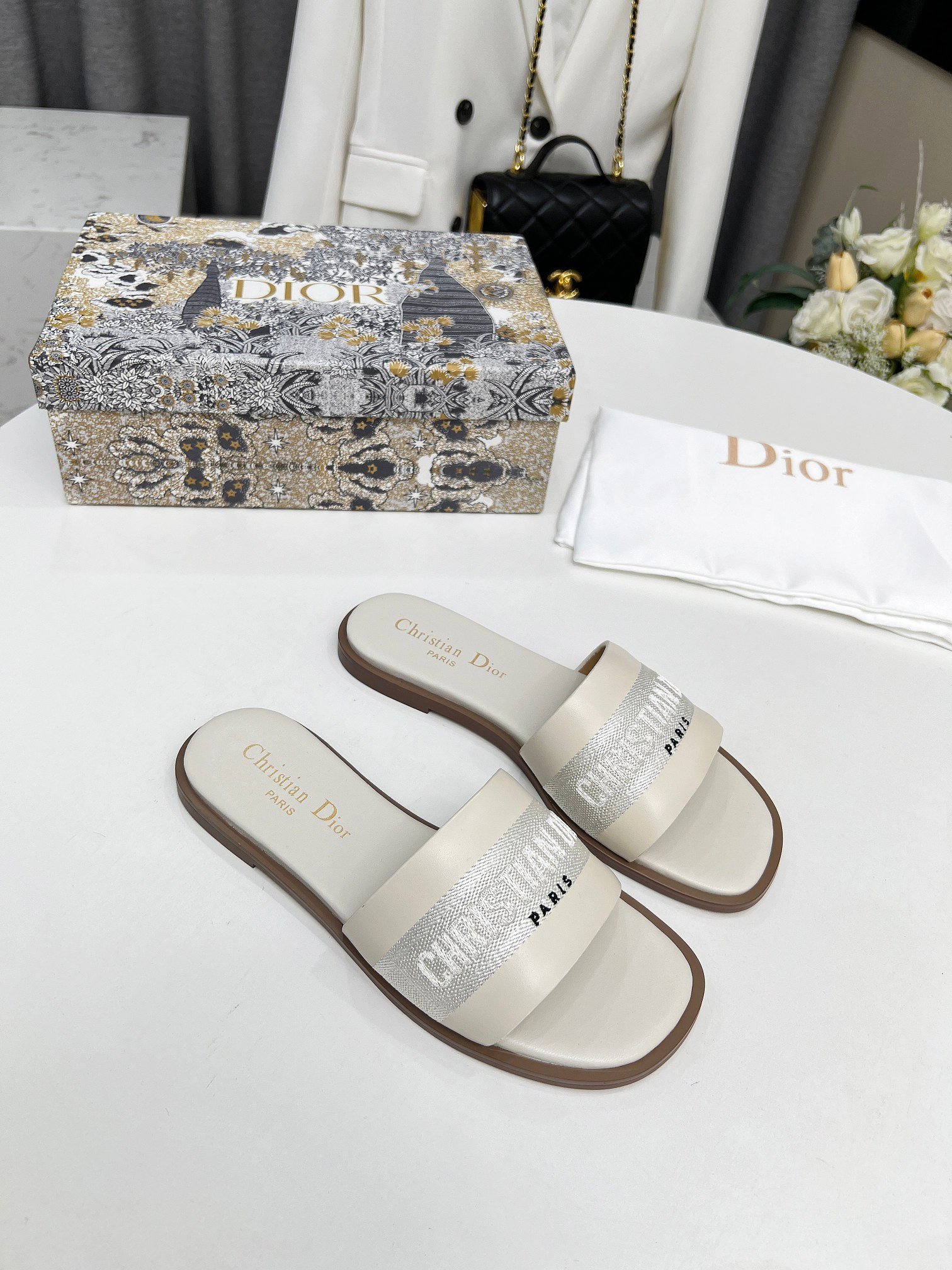 Dior Dway Slide Cowhide Leather And Embroidered Cotton In White