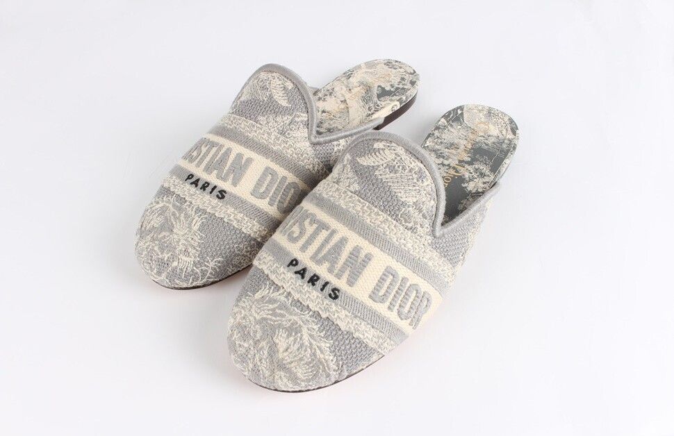 Dior Off Embroidery Mule 35 SKU