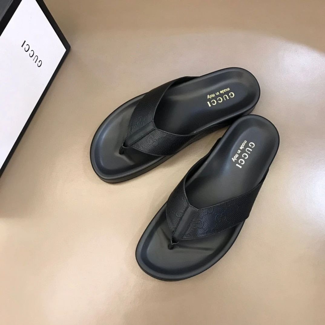 Gucci Gg Monogram Thong Sandals In Black