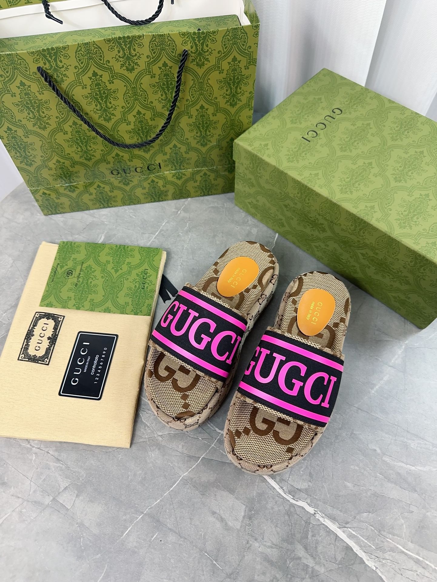 Gucci Platform Slide Sandal GG Canvas And Letters Print In Black/Purple