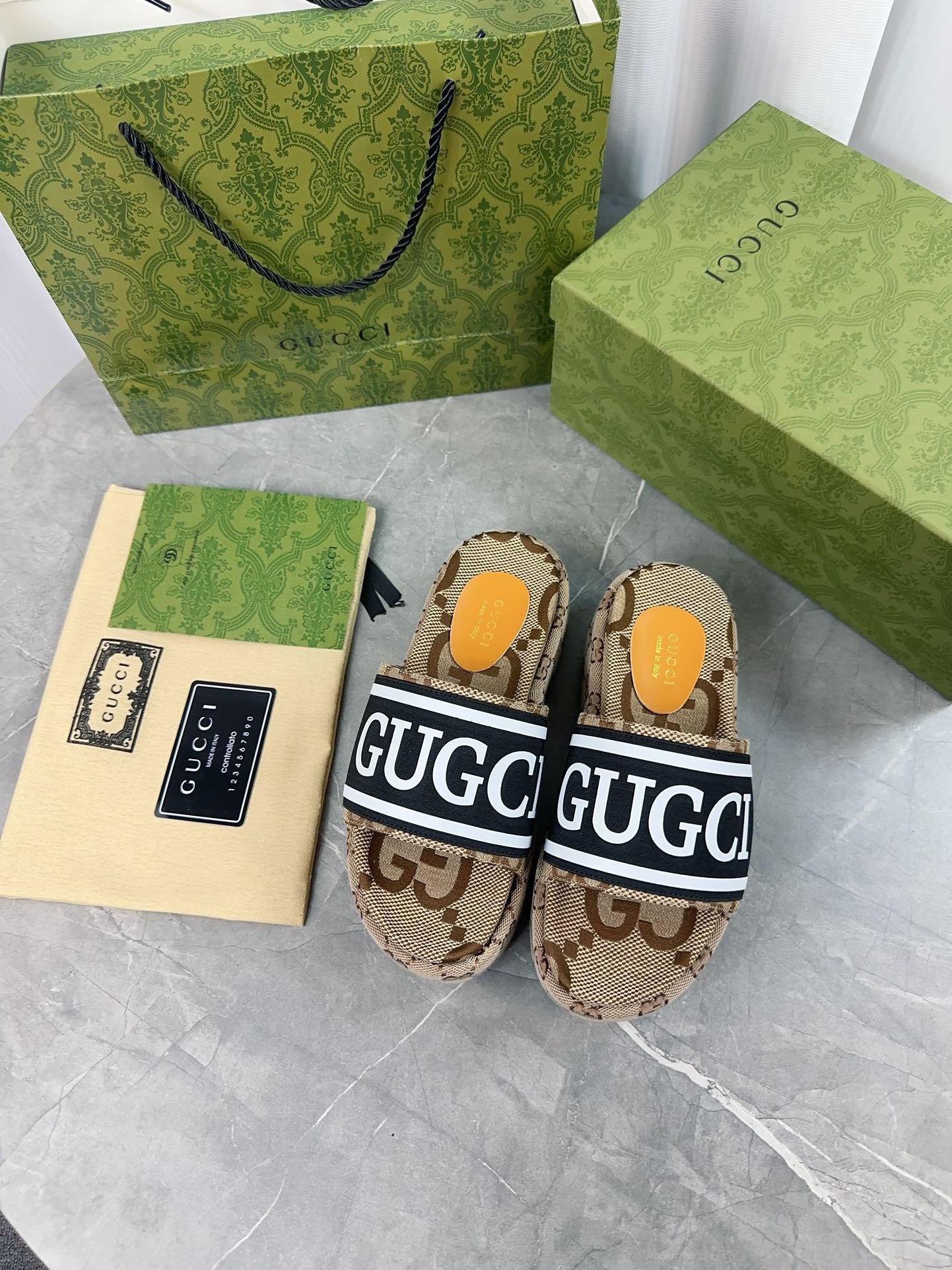 Gucci Platform Slide Sandal GG Canvas And Letters Print In Black/White