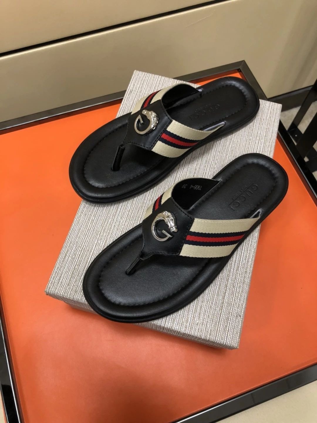 Gucci Signature Stripes With Bee White Flip-flops