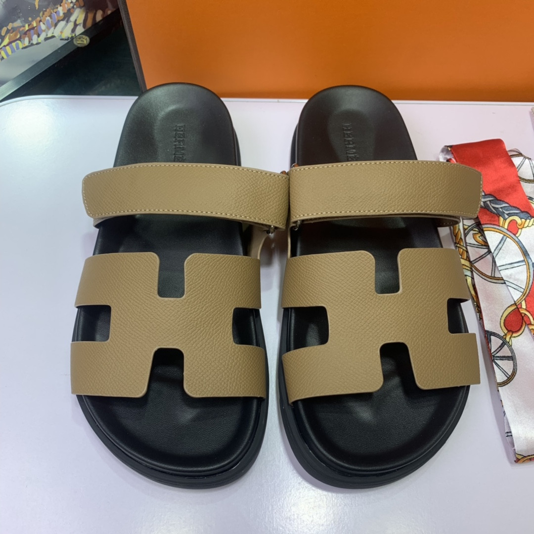 Hermes Chypre Sandal Calfskin In Alabaster Beige