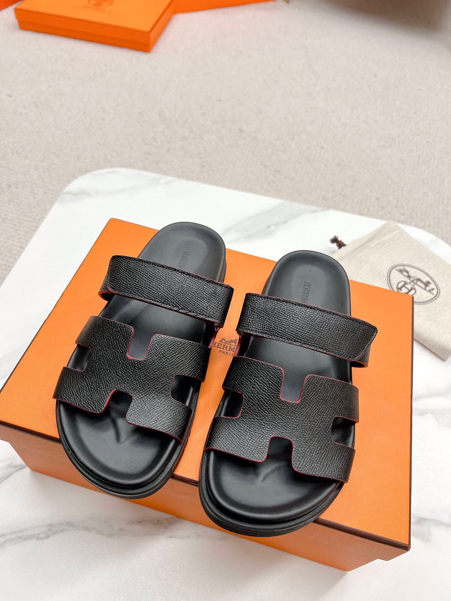 Hermes Chypre Sandal Calfskin In Black And Red