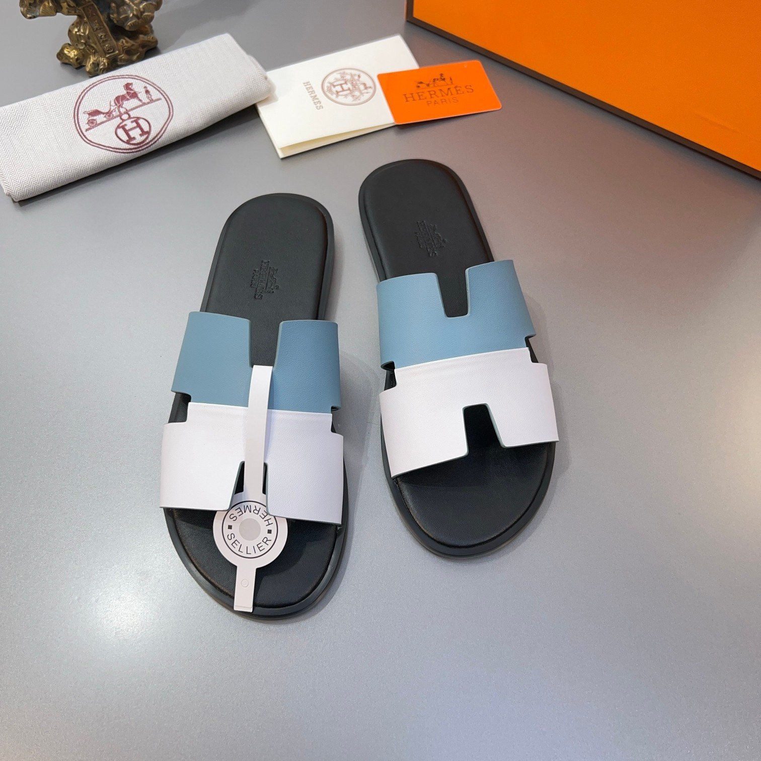 Hermes Izmir Sandal Leather Two-Tone In Light Blue And White