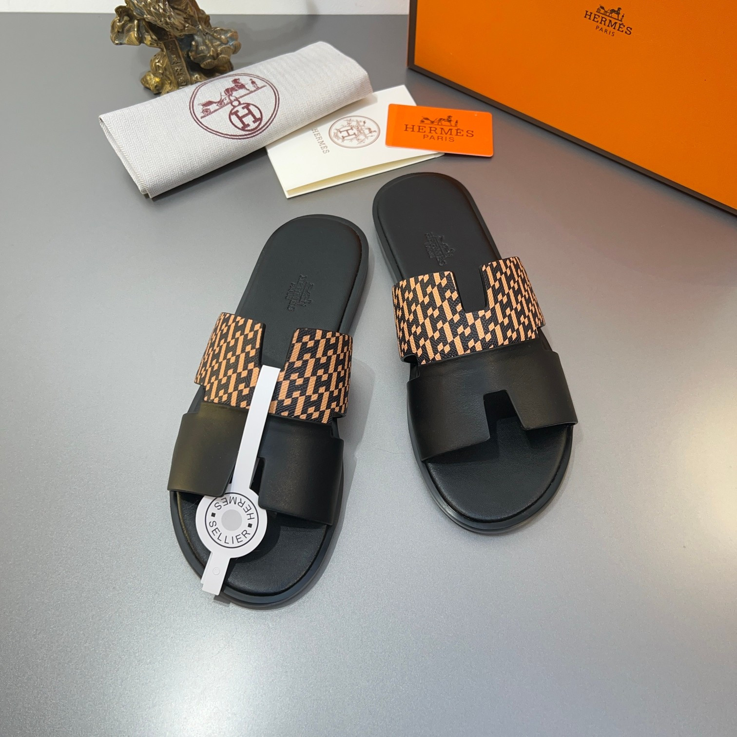 Hermes Izmir Sandal Smooth Calfskin And H Pattern Epsom Calfskin In Black/Brown