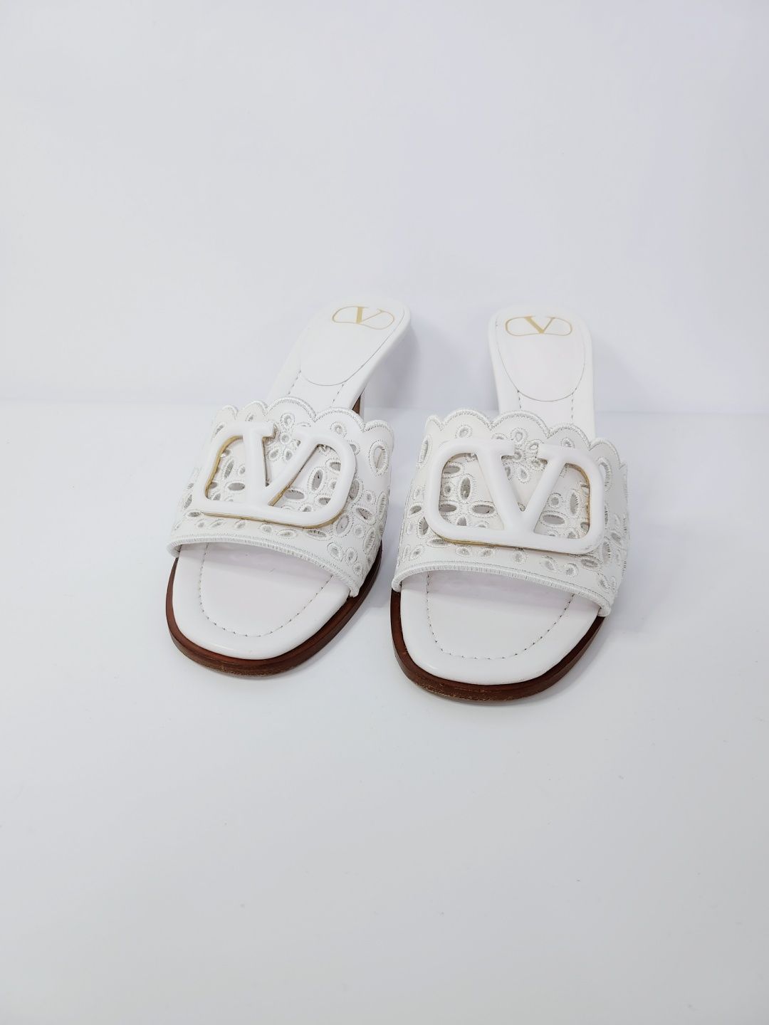 Valentino White Women's Sandals with V-Logo 37/235 SKU